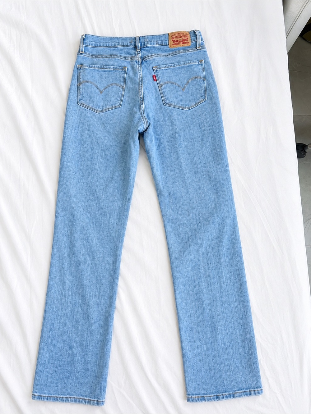 Levi’s 724 High Rise Straight Jeans Women’s Size 29 Light Wash Distressed Knee - Picture 2 of 5